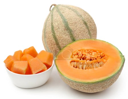 Téléchargez les photos : Cantaloup ou melon de roche sur fond blanc - en image libre de droit