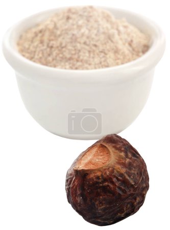 Téléchargez les photos : Sapindus mukorossi avec de la poudre dans un bol en céramique blanche - en image libre de droit