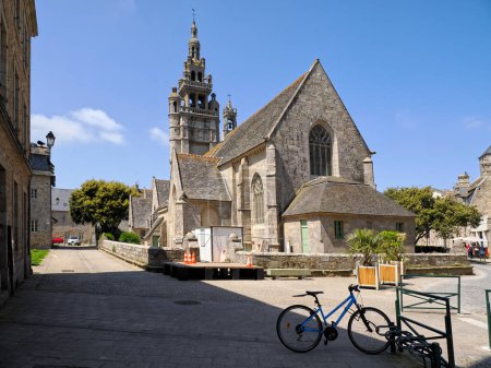 Téléchargez les photos : Eglise paroissiale de Roscoff Notre-Dame de Croaz Batz du XVIe siècle, commune du département du Finistère en Bretagne - en image libre de droit