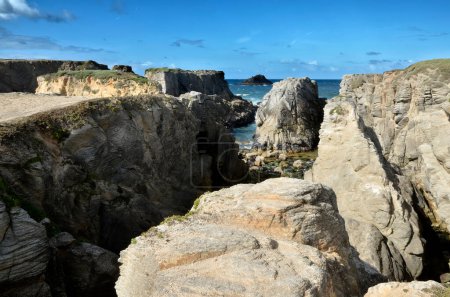 Côte rocheuse de la Côte Sauvage (cte sauvage) de la péninsule de Quiberon dans le département du Morbihan en Bretagne au nord-ouest de la France