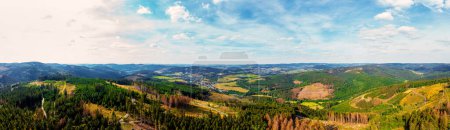 le paysage allemand du siegerland comme un panorama d'en haut
