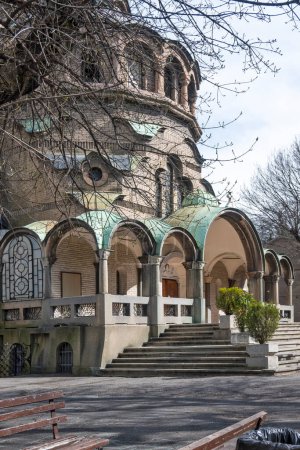 Foto de SOFIA, BULGARIA 19 DE MARZO DE 2023: Iglesia Ortodoxa de Santa Paraskeva en la ciudad de Sofía, Bulgaria - Imagen libre de derechos