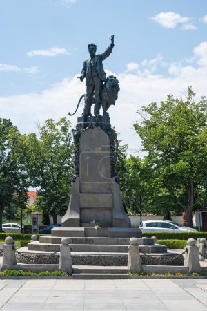Photo for KARLOVO, BULGARIA - JULY 7, 2023: Monument to Bulgarian revolutionary and national hero Vasil Levski in town of Karlovo, Plovdiv Region, Bulgaria - Royalty Free Image