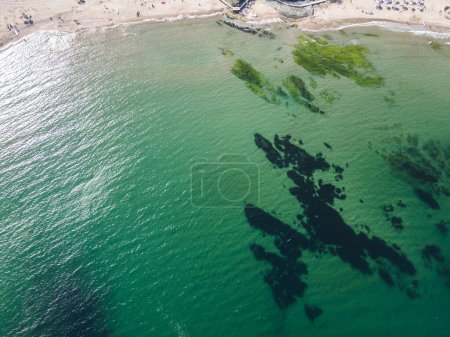 Téléchargez les photos : Vue aérienne de la côte de la mer Noire près de la plage d'Arapya, Région de Burgas, Bulgarie - en image libre de droit