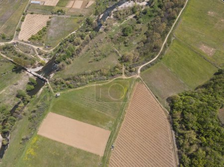 Téléchargez les photos : Vue aérienne de la vallée de Petrich, région de Blagoevgrad, Bulgarie - en image libre de droit
