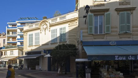 Téléchargez les photos : MENTON, FRANCE - 27 JANVIER 2024 : Vue panoramique de Menton, Provence Alpes-Côte d'Azur, France - en image libre de droit