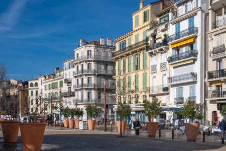 Foto de CANNES, FRANCIA - 29 DE ENERO DE 2024: Panorama de la ciudad de Cannes, Provenza Alpes-Costa Azul, Francia - Imagen libre de derechos