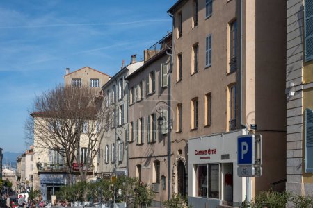 Téléchargez les photos : ANTIBES, FRANCE - 29 JANVIER 2024 : Panorama de la vieille ville d'Antibes, Provence Alpes-Côte d'Azur, France - en image libre de droit
