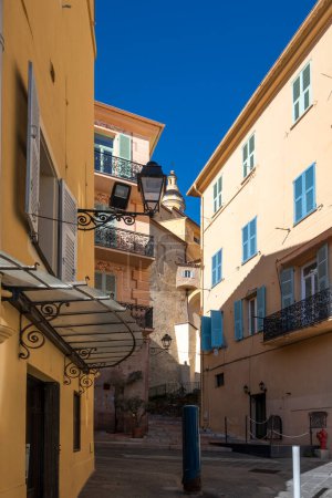 Téléchargez les photos : Panorama de la vieille ville de Menton, Provence Alpes-Côte d'Azur, France - en image libre de droit