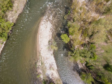 Erstaunliche Luftaufnahme des Flusses Struma, der durch die Kresna-Schlucht fließt, Bulgarien