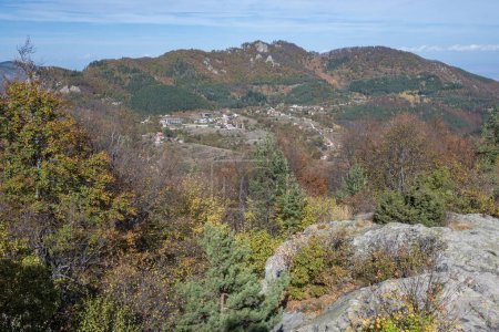 Herbst-Ansicht von Belintash - altes Heiligtum zu Ehren des Gottes Sabazios in den Rhodopen, Bulgarien