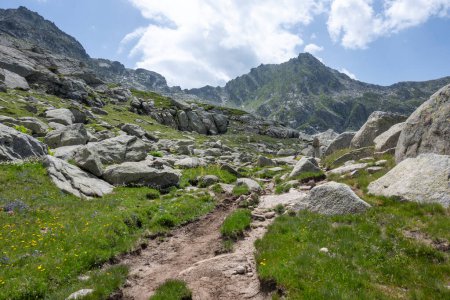 Erstaunliche Sommerlandschaft des Rila-Gebirges in der Nähe der Kalin-Gipfel, Bulgarien