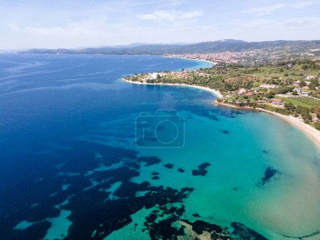 Increíble vista de la costa de Sithonia cerca de la playa de Kastri, Chalkidiki, Macedonia Central, Grecia