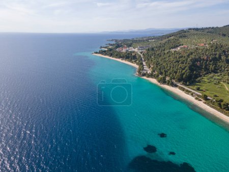 Vue imprenable sur le littoral de Sithonie près de la plage de Nikitis, Chalcidique, Macédoine centrale, Grèce