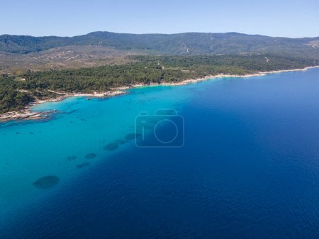 Toller Blick auf die Küste von Sithonia in der Nähe von Orange Beach Beach, Chalkidiki, Zentralmakedonien, Griechenland