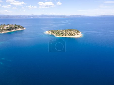 Vue imprenable sur le littoral de Sithonie près de la plage de Lagonisi, Chalcidique, Macédoine centrale, Grèce