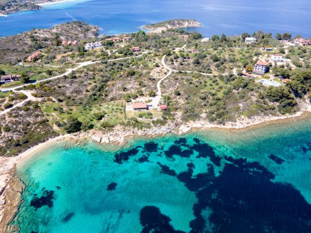 Téléchargez les photos : Vue imprenable sur le littoral de Sithonie près de la plage de Lagonisi, Chalcidique, Macédoine centrale, Grèce - en image libre de droit