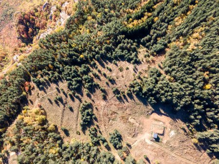 Luftaufnahme des Biosphärenreservats Rote Wand in den Rhodopen, Gebiet Plovdiv, Bulgarien