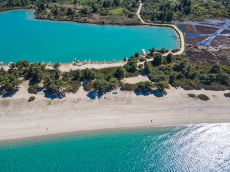 Foto de Increíble vista de la costa de Kassandra cerca de Lagoon Beach, Chalkidiki, Macedonia Central, Grecia - Imagen libre de derechos