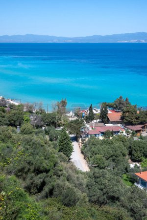 Increíble vista de la costa de Kassandra cerca de la ciudad de Afitos, Chalkidiki, Macedonia Central, Grecia