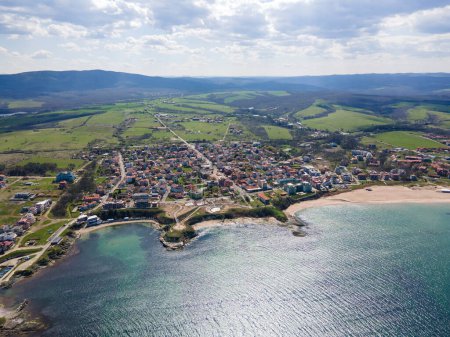 Luftaufnahme der Schwarzmeerküste in der Nähe des Dorfes Lozenets, Gebiet Burgas, Bulgarien