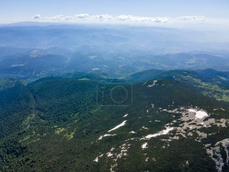 Incroyable vue aérienne de la montagne Pirin près du lac Popovo, Bulgarie