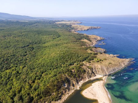 Vue aérienne de la côte de la mer Noire près de Veleka Beach, Sinemorets, Région de Burgas, Bulgarie