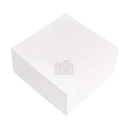 Foto de Caja de cartón blanco en blanco aislado sobre fondo blanco. maqueta de caja cuadrada blanca aislada sobre fondo blanco - Imagen libre de derechos