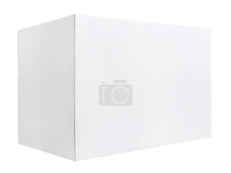 Foto de Caja de cartón blanco en blanco aislado sobre fondo blanco. Caja rectangular blanca aislada sobre fondo blanco - Imagen libre de derechos