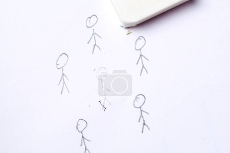 Foto de Concepto de cultura de cancelación. La figura dibujada de una persona se borra con un borrador. - Imagen libre de derechos
