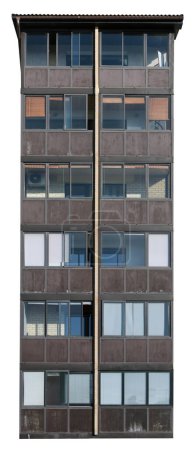Téléchargez les photos : Système de balcon dans un bâtiment standard de six étages. Isolé sur blanc - en image libre de droit