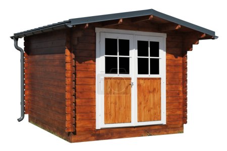 Téléchargez les photos : Petite grange rustique faite maison en planches de pin. Isolé sur blanc - en image libre de droit