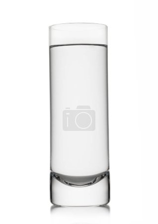 Téléchargez les photos : Mineral still water in highball glass on white. - en image libre de droit