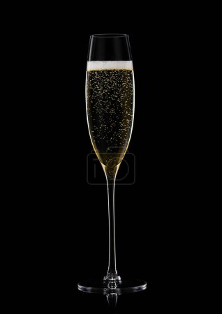 Téléchargez les photos : Original glass with yellow golden champagne on black - en image libre de droit