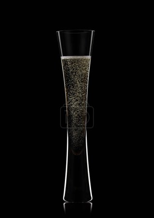 Téléchargez les photos : Yellow champagne flute crystal glass with bubbles on black. - en image libre de droit