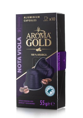 Foto de LONDON, UK - DECEMBER 27, 2022: Pack of Aroma Gold Nova Viola coffee capsules pods on white. - Imagen libre de derechos