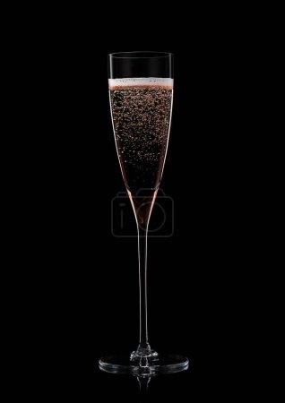 Téléchargez les photos : Luxury crystal glass with pink rose champagne on black. - en image libre de droit
