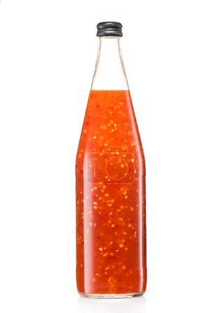 Foto de Botella de salsa china agridulce y chile sobre blanco. - Imagen libre de derechos
