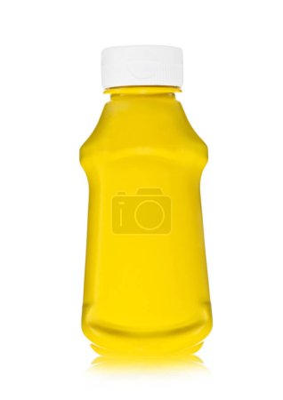 Téléchargez les photos : Bouteille de sauce moutarde au miel jaune classique trempette sur blanc. - en image libre de droit