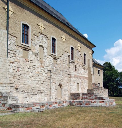 Schöne Kirche in ungarischem Dorf