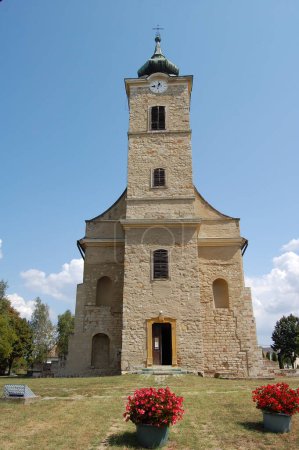 belle église dans le village hongrois