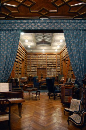 Téléchargez les photos : Salle de bibliothèque à Betliar Manor, Slovaquie - en image libre de droit