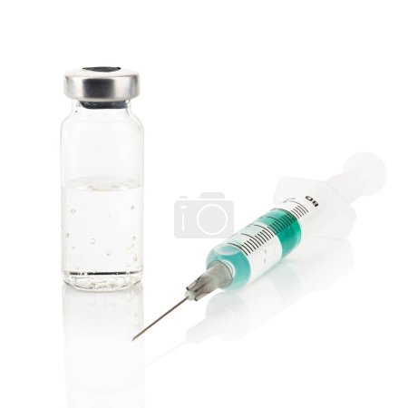 Foto de Syringe and a bottle with a solution for injections isolated on white with reflections - Imagen libre de derechos