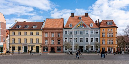 Téléchargez les photos : Maison à pignon historique dans la vieille ville de Stralsund, Mecklembourg-Poméranie occidentale, Allemagne - en image libre de droit