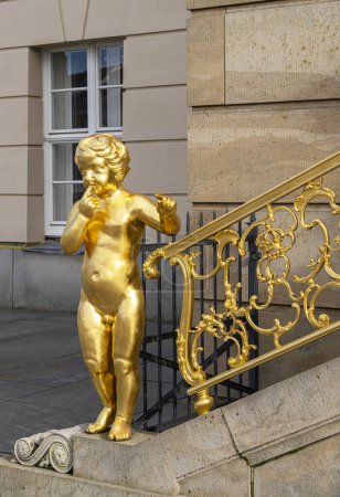 Vergoldete Putten auf der Fahnentreppe des Landtags, Potsdam, Brandenburg, Deutschland