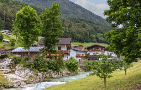 Foto de Casas de vacaciones y residenciales en el Berchtesgadener Ache, Berchtesgaden, Baviera, Alemania - Imagen libre de derechos