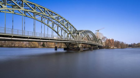 Langzeitbelichtung, die Havel an der Eiswerderbrücke in Berlin-Spandau