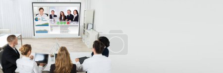 Videokonferenz im Konferenzraum. Elearning Videokonferenz