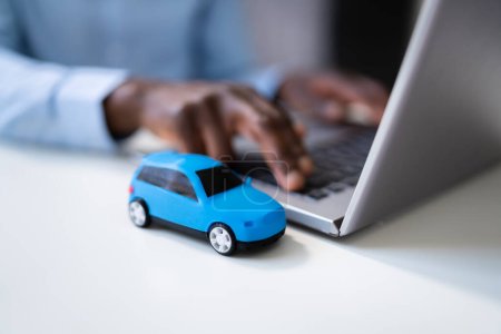 Kaufen Verkaufen Online-Kfz-Versicherung auf Computer