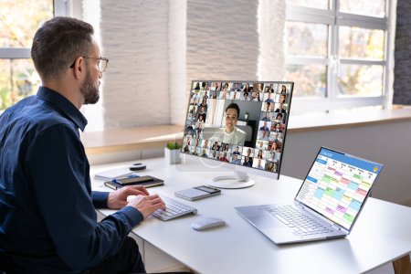 Foto de Reunión de negocios de videoconferencia virtual en computadora - Imagen libre de derechos